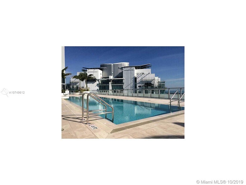 Building Photo - 1300 Brickell Bay Dr