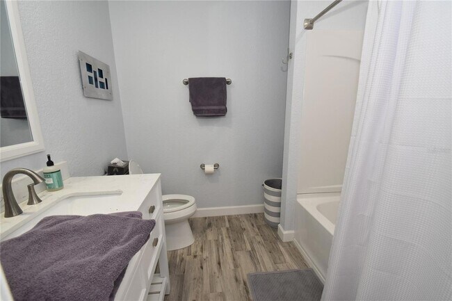 Building Photo - 51 Mac Ewen Drive Unit 1