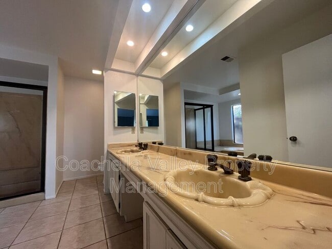 Building Photo - 36532 Vía Abeja