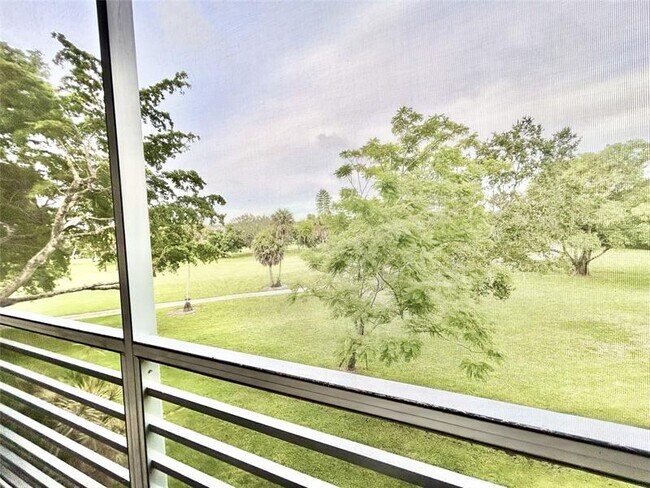 Building Photo - 3800 Oaks Clubhouse Dr