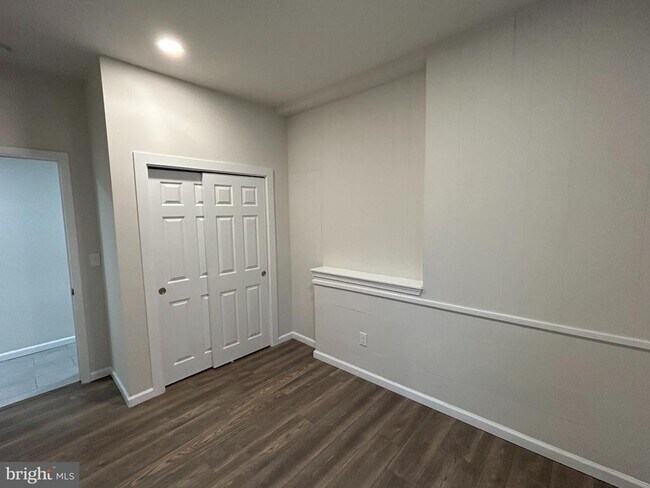 Building Photo - 566 E High St