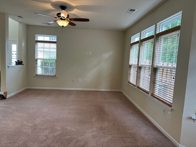 Building Photo - 214 Kintyre Ln