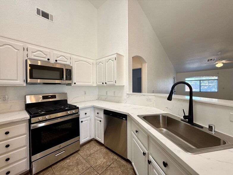 Building Photo - 3320 S Fort Apache Rd