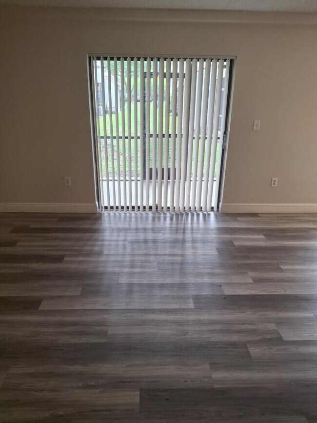 Building Photo - 3222 Coral Lake Ln