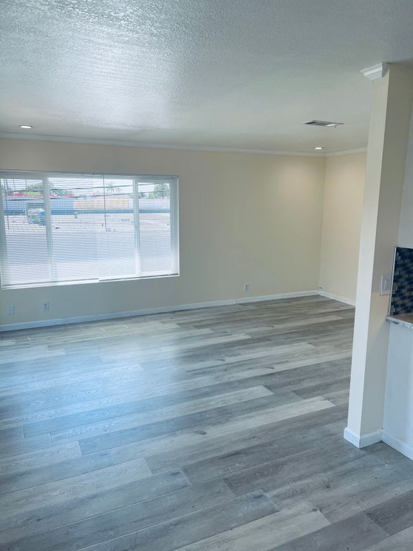 Building Photo - 1129 N Barston Ave