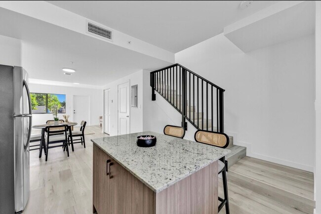 Building Photo - Northeast 160th Street, Miami, FL 33162 - 2 BR 2.5 BA townhouse