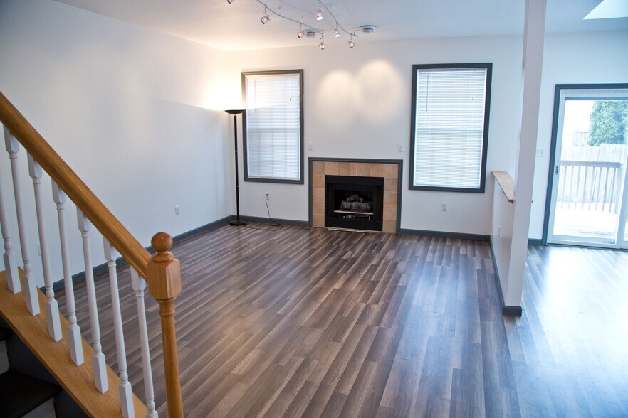 Building Photo - 1460 Blue Course Dr