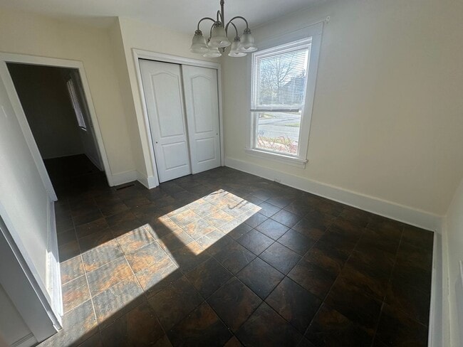 Building Photo - Beautiful 3 Bedroom Home with Large Back Yard and Deck!