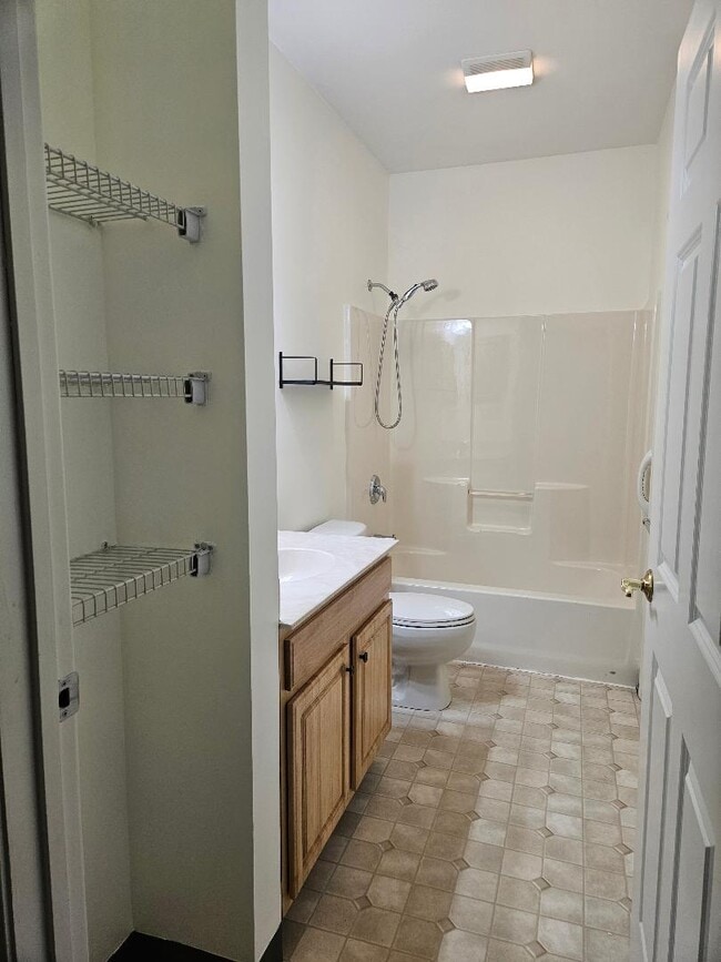 Building Photo - 486 Nashua St