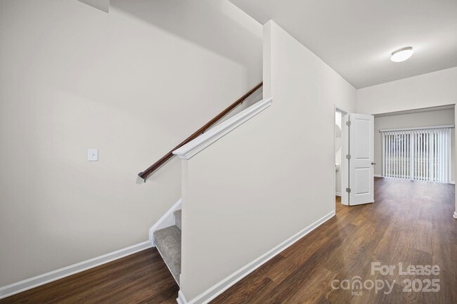 Building Photo - 916 S Battleground Ave