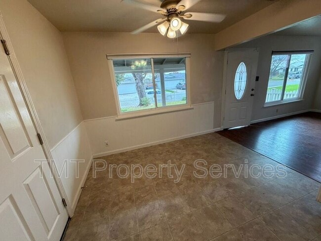 Building Photo - 2011 Mangrum Ave