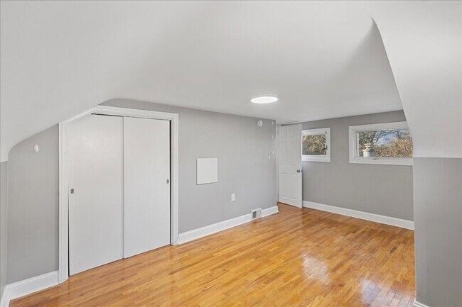 Building Photo - 51 George St