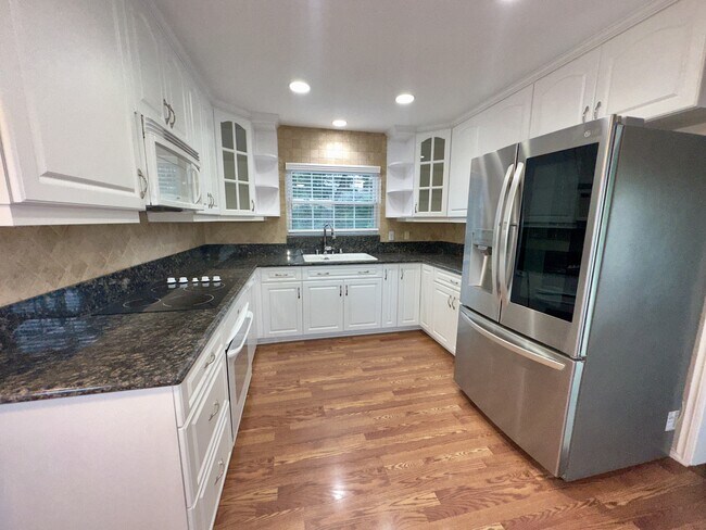 Building Photo - 9071 Paradise Park Dr