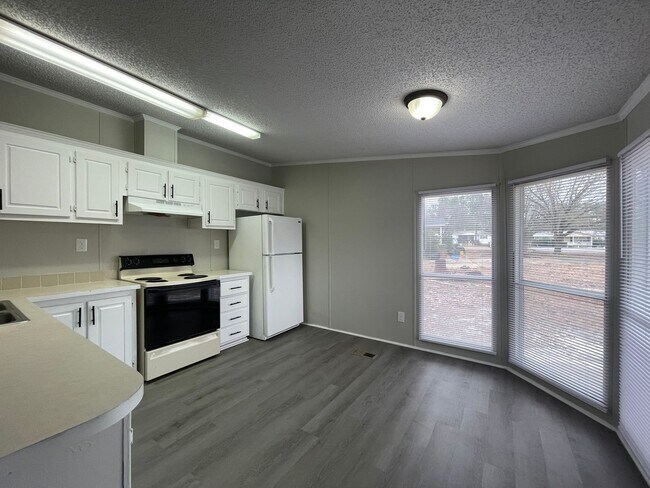 Building Photo - 17 Jefferson Ln