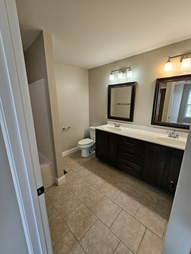 Building Photo - 4905 Cedar Creek Cir