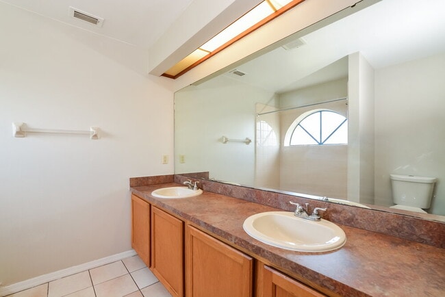 Building Photo - 3116 S Horizon Pl