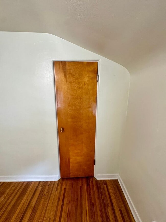 Building Photo - Charming 2 Bed 1 Bath in Beechview!
