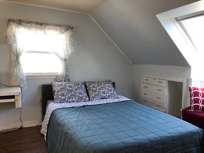 Building Photo - 43 Hillcroft Rd