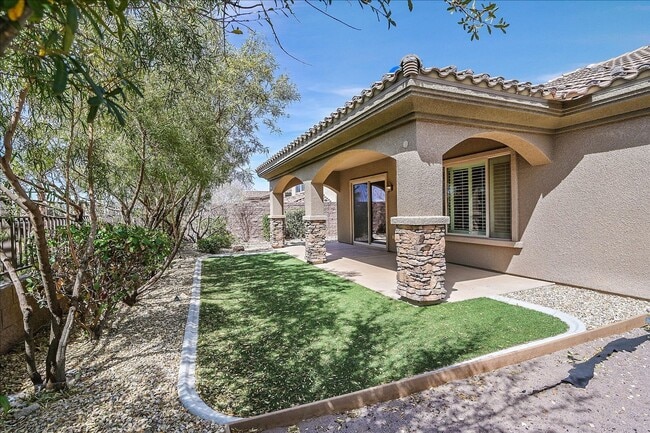 Building Photo - Stunning 1-story home in the prestigious Club at Madeira Canyon guard gated community!