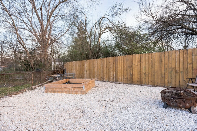Building Photo - 3402 Little Hunting Creek Dr