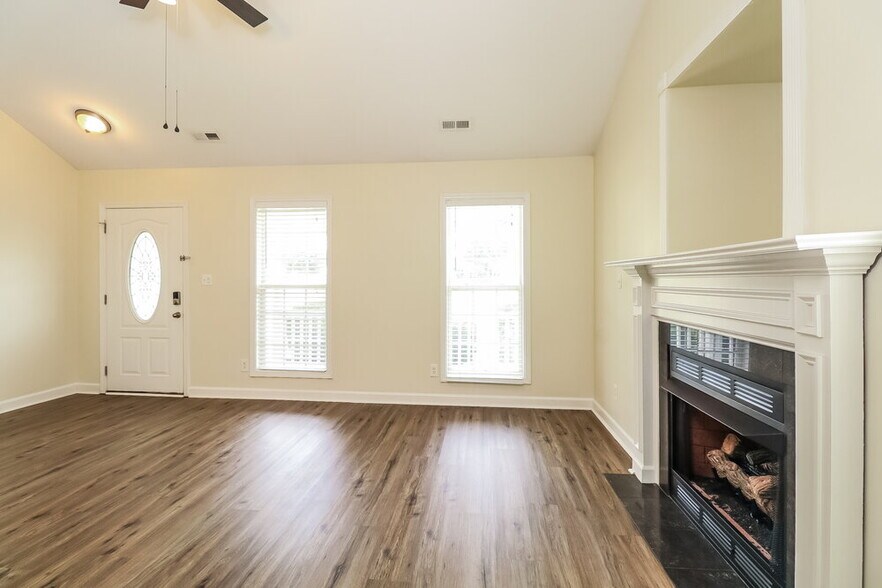 Building Photo - 2970 Deep Cove Dr NW