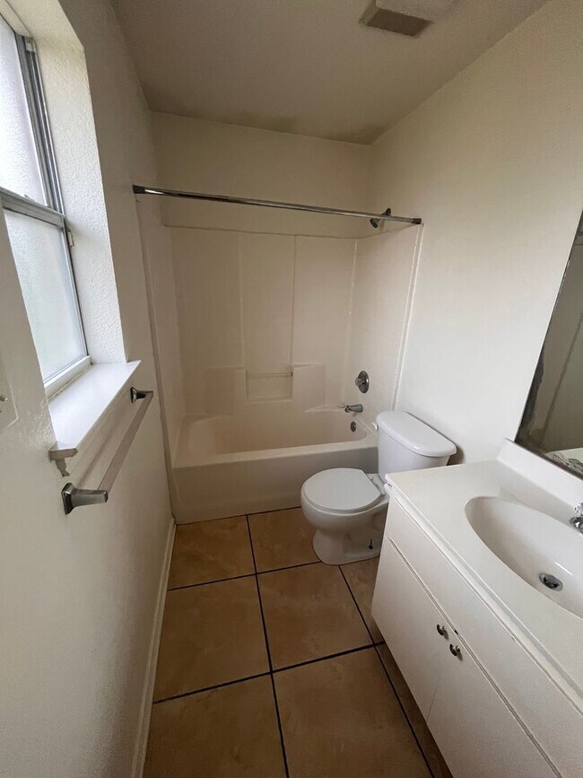 Building Photo - 3302 Alicante Ct