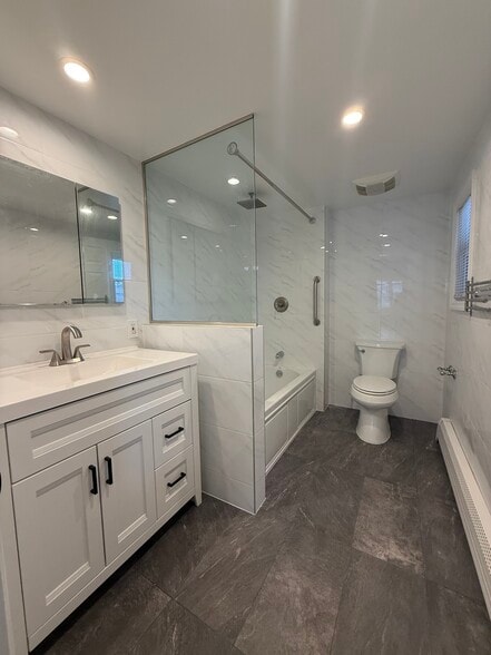 Building Photo - 25 Melrose Pl