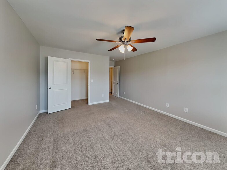 Building Photo - 1711 Sawtooth Ct