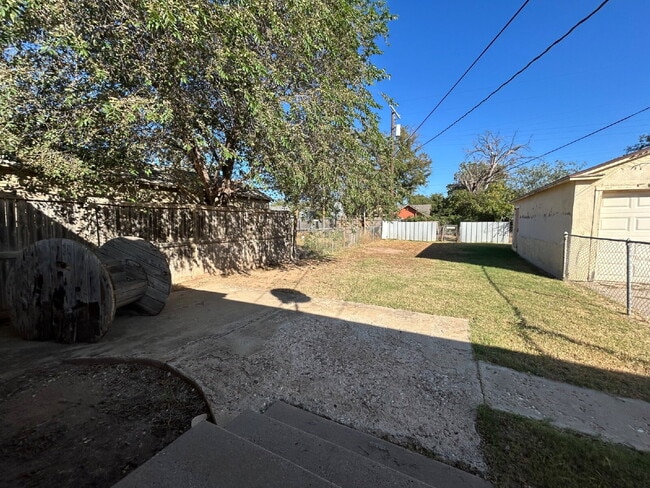 Building Photo - 2-Bedroom Home with Spacious 1267 Sq Ft in...