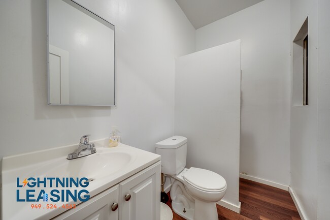 Building Photo - 1420 Flower St