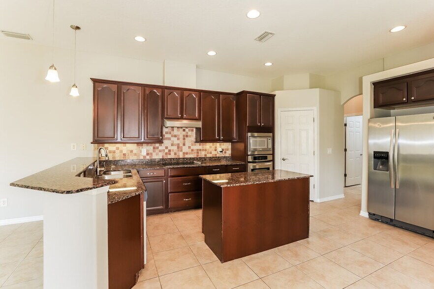 Building Photo - 8229 Santa Rosa Ct