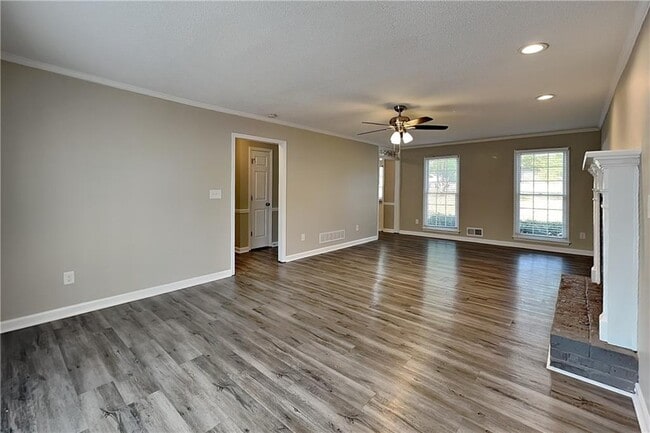 Building Photo - 4759 Shallow Ridge Rd NE