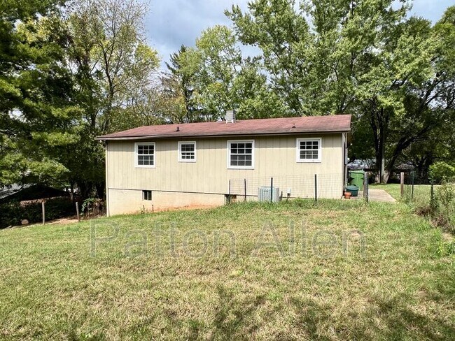 Building Photo - 26 Pine Ln