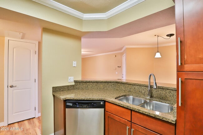 Building Photo - 2025 E Campbell Ave