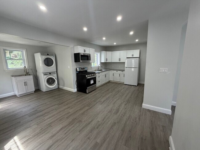 Building Photo - 75 Draper Ave
