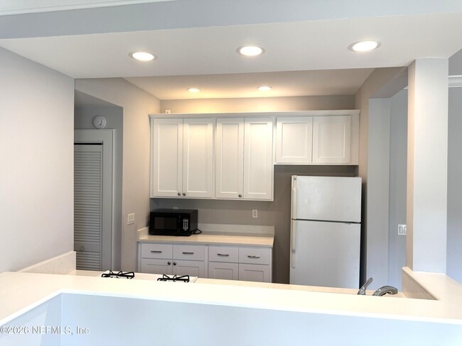 Building Photo - 1736 Naldo Ave