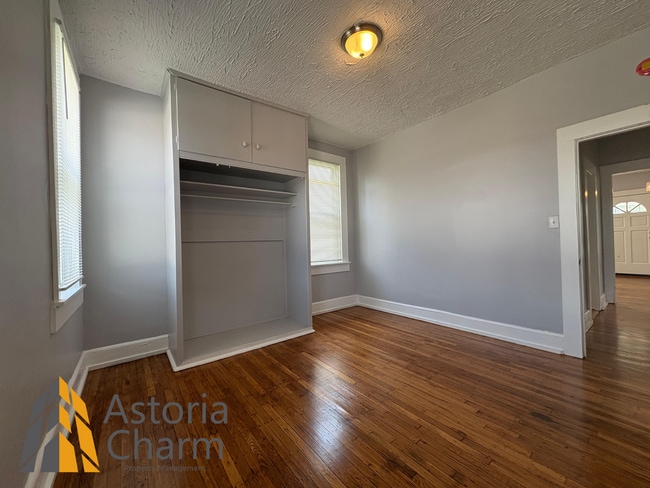 Building Photo - 3-Bedroom Home with Fireplace, Fenced Yard...