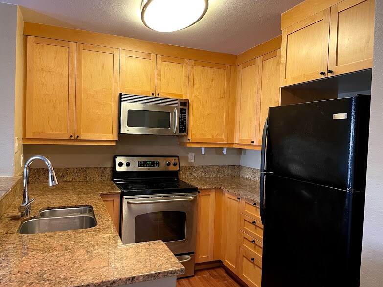 Building Photo - 3520 Lebon Dr