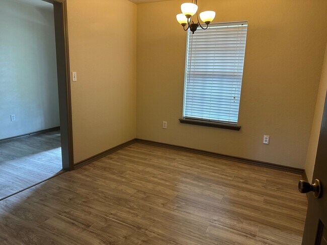 Building Photo - 209 Cherry St