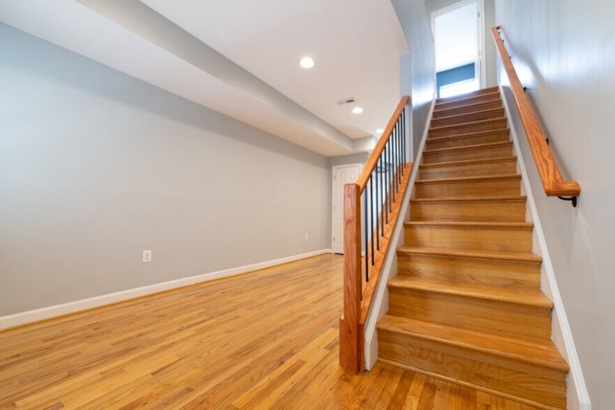 Building Photo - 1514 Constitution Ave NE