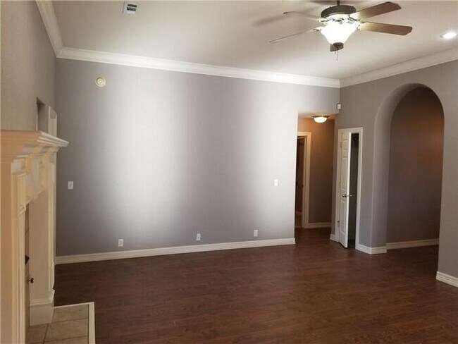 Building Photo - 884 Palisades Ave
