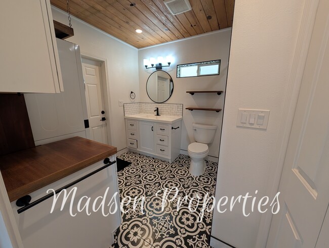 Building Photo - 831 El Dorado St