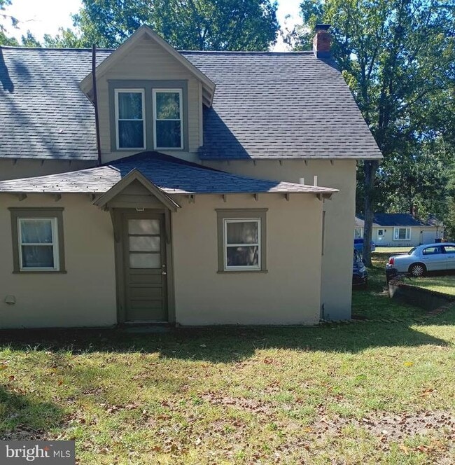 Building Photo - 11 W Cloverdale Ave