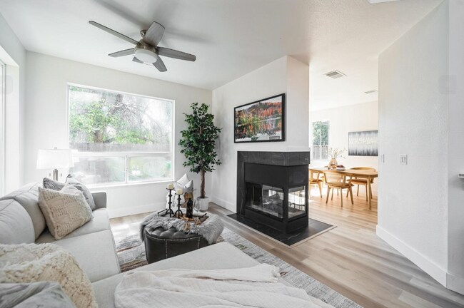 Building Photo - Stunning 3 Bed, 2.5 Bath in Antioch