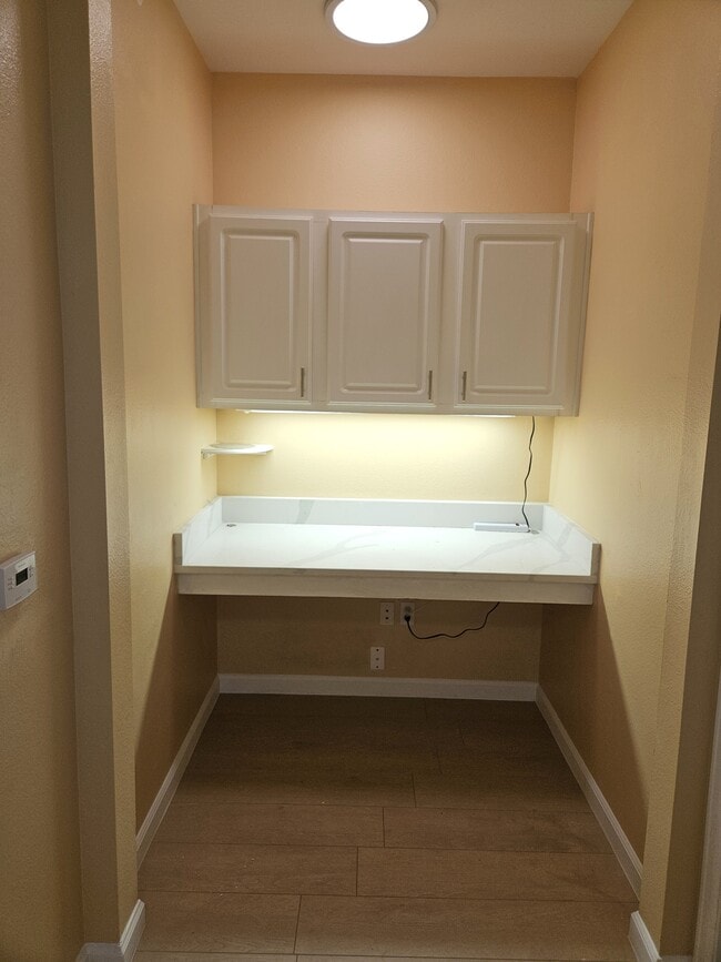 Computer Workdesk - 7442 S Quail Cir