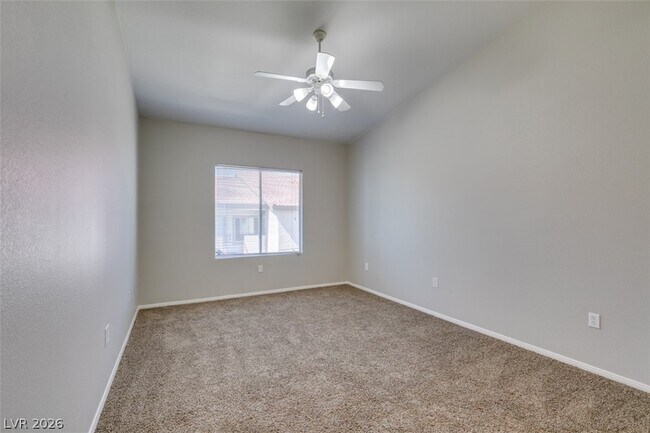 Building Photo - 2305 W Horizon Ridge Pkwy