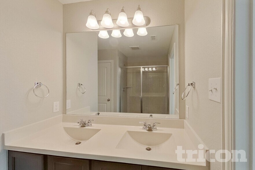 Building Photo - 1348 Renoir Dr