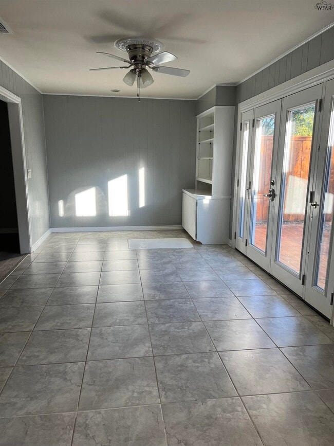 Building Photo - 2411 Clayton Ln