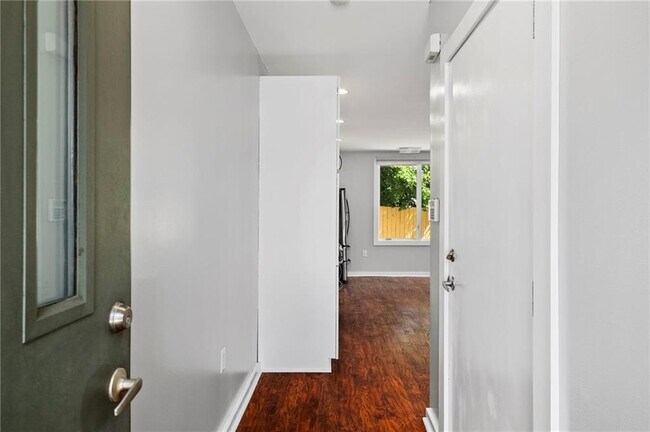 Building Photo - 1344 Rietveld Row NW