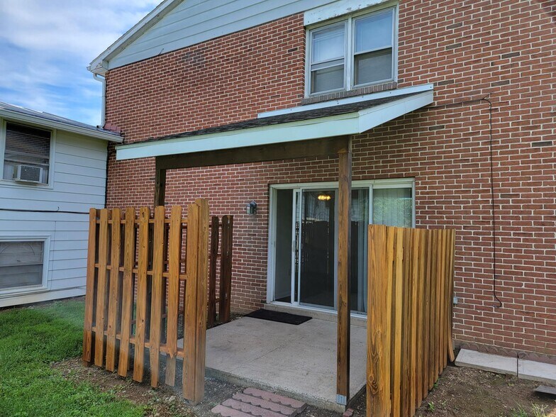 Building Photo - 680 Broad St